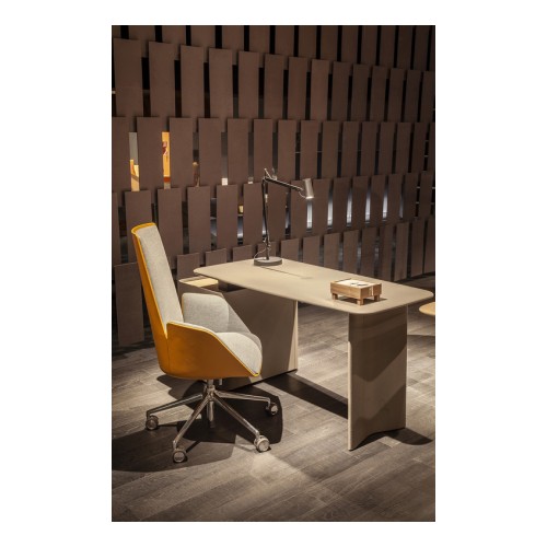 Trust | Small desk